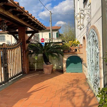 Raffinato Bilocale A Lido Di Camaiore Vicino Al Mare Exterior foto
